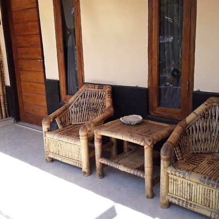 Telage Indah Homestay Kuta  エクステリア 写真