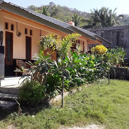 Telage Indah Homestay Kuta  エクステリア 写真