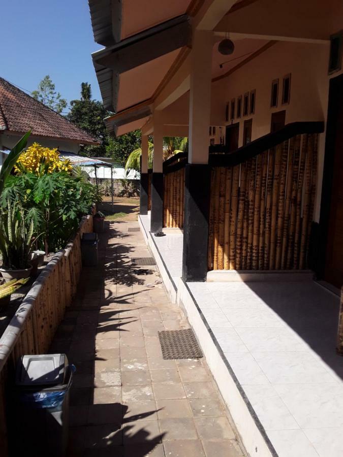 Telage Indah Homestay Kuta  エクステリア 写真